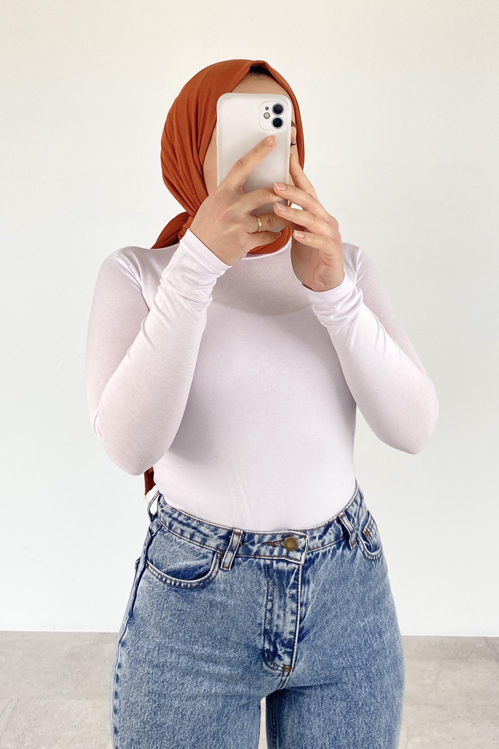 V Yaka Tişört Beyaz